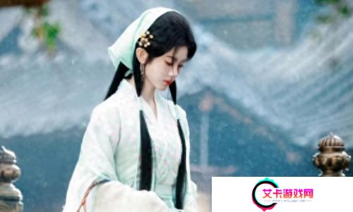 鞠婧祎又变脸，新剧照路人图曝光，锥子鼻尖下巴，网友：太夸张了