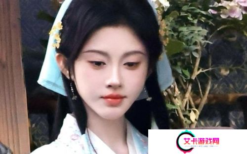鞠婧祎又变脸，新剧照路人图曝光，锥子鼻尖下巴，网友：太夸张了