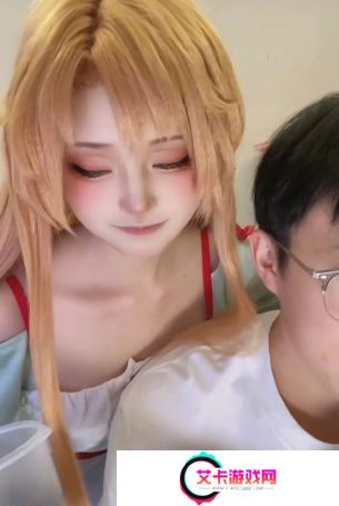 当你的女朋友长得像亚丝娜怎么办？可爱还粘人，多少男生恨得直咬牙
