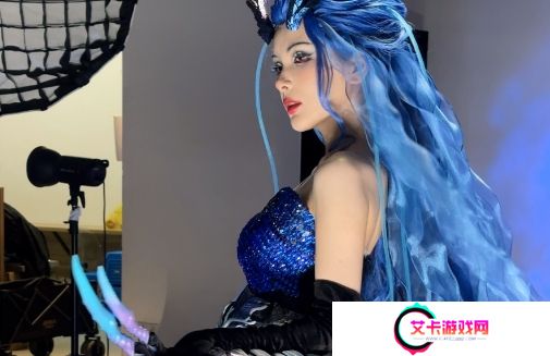 LPL女主持Rita扮演龙王敖闰，妆造还原太吸睛，想和她做个交易吗？