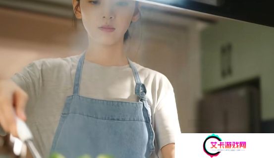 《难哄》后续剧情：温以凡顺利产女，向朗抱着不撒手，桑延脸都气绿了